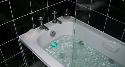 Whirlpool Bath with Light